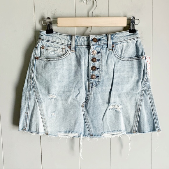 FREE PEOPLE Breezy Light Wash Ripped Denim Mini Skirt 25 - Picture 2 of 5